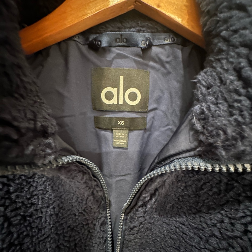 ALO Yoga NWT Women's Edge BomberJacket in Navy - Picture 5 of 13